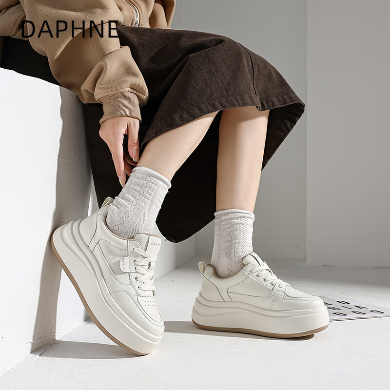 达芙妮真皮厚底小白鞋女2026春季新款增高简约板鞋轻便运动休闲鞋 米白 36
