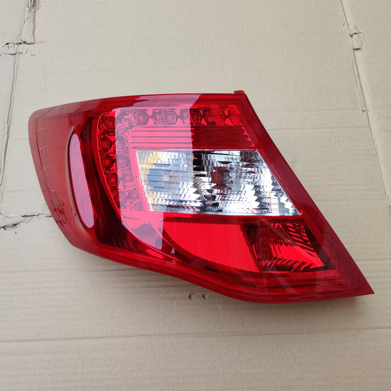 小老头适配14/15年款比亚迪f3后尾灯总成f3后倒车刹车转向灯后杠反射