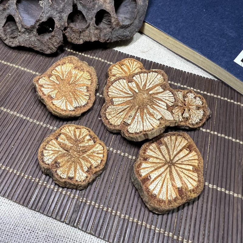 乌梅红藤金荞麦茶 肠道有xi肉 乌梅15克红藤金荞麦各10克 7副熬煮 1