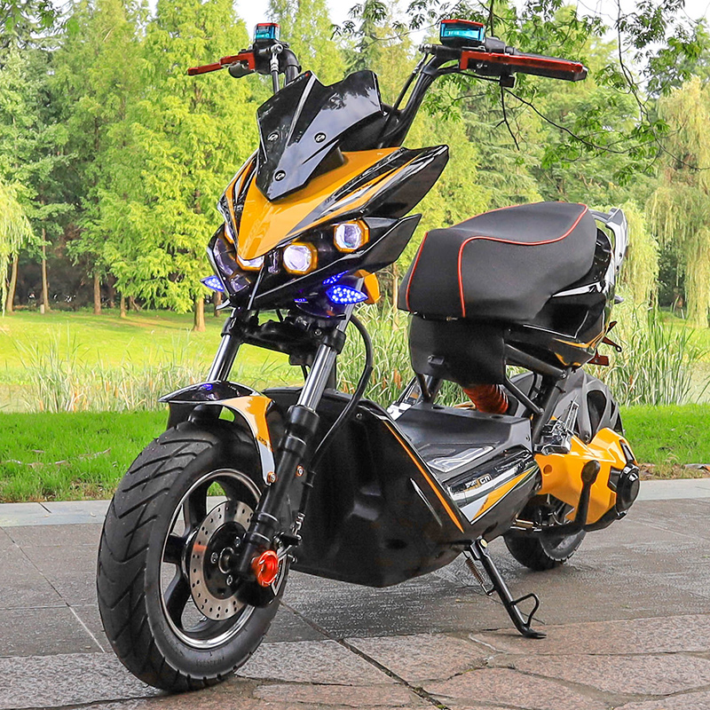 极客电瓶车电动车改装新款x战警踏板电动摩托车电摩高速72v战狼男