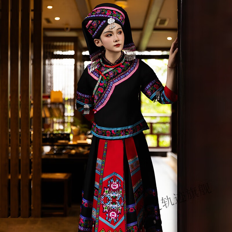 空之轨迹民族风衣服少数民族秋冬装服装女广西壮族贵州苗寨苗族旅拍