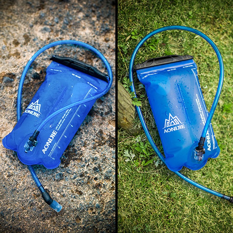 奥尼捷跑步水袋户外折叠水囊登山越野骑行水壶便携运动软水袋2L怎么装水？