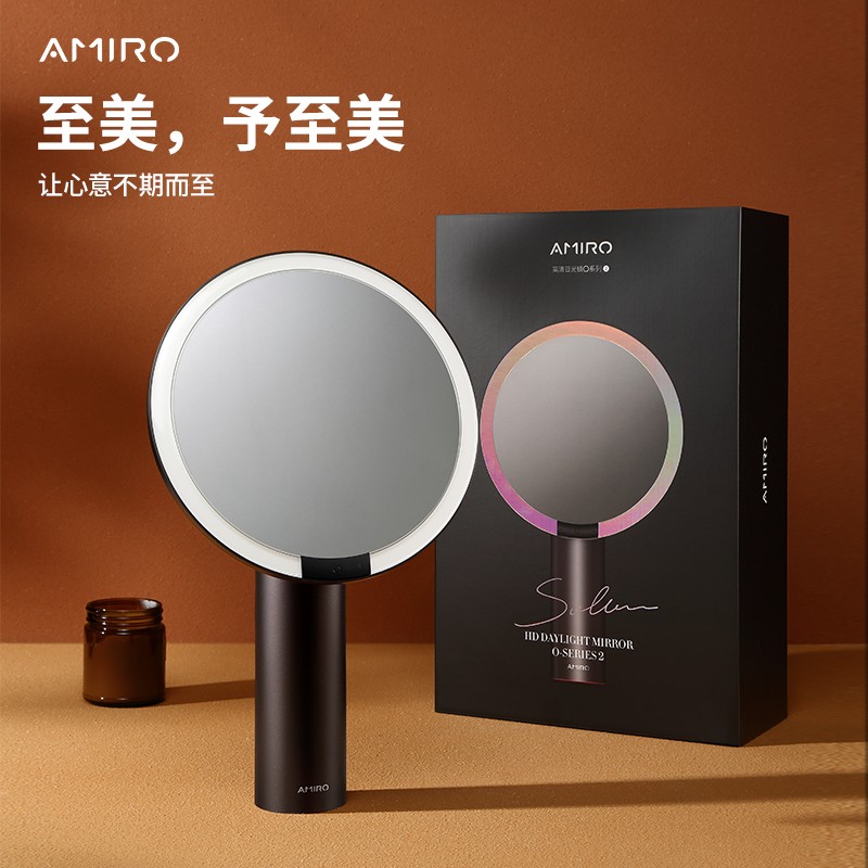 AMIRO化妆镜子LED带灯美容镜高清智能日光镜台式美妆镜有没有发觉这个镜子照出来人像要比普通镜子大，感觉有点放大的功能？