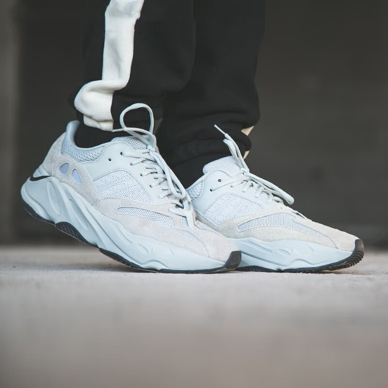 20点：阿迪达斯 女鞋Yeezy 椰子700 boost 海盐休闲老爹鞋 EG7487 UK3.5码36码