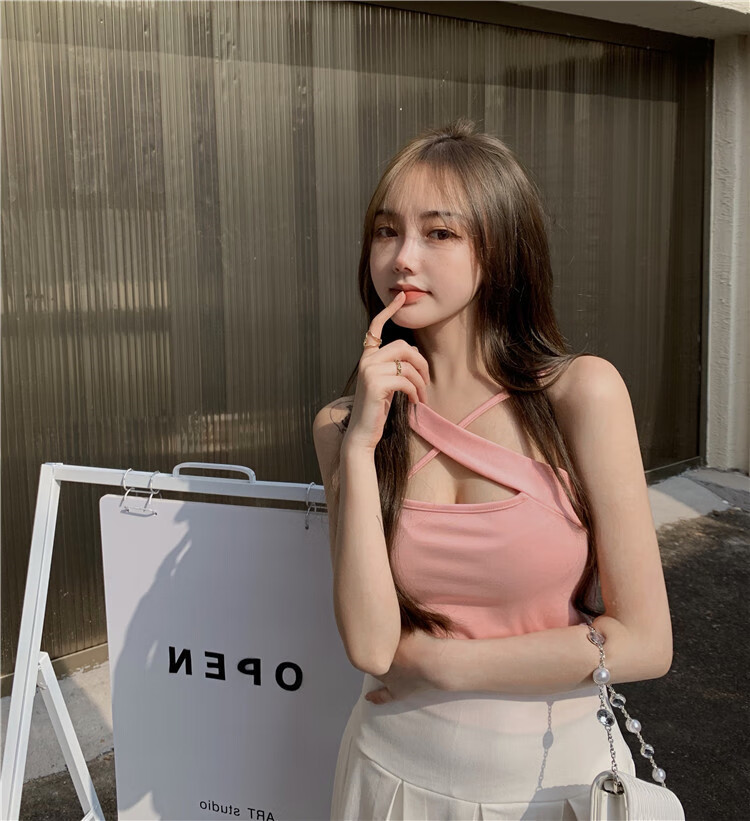 枳洁网红直播衣服主播服装上镜性感显胸大上衣女外穿交叉挂脖吊带背心
