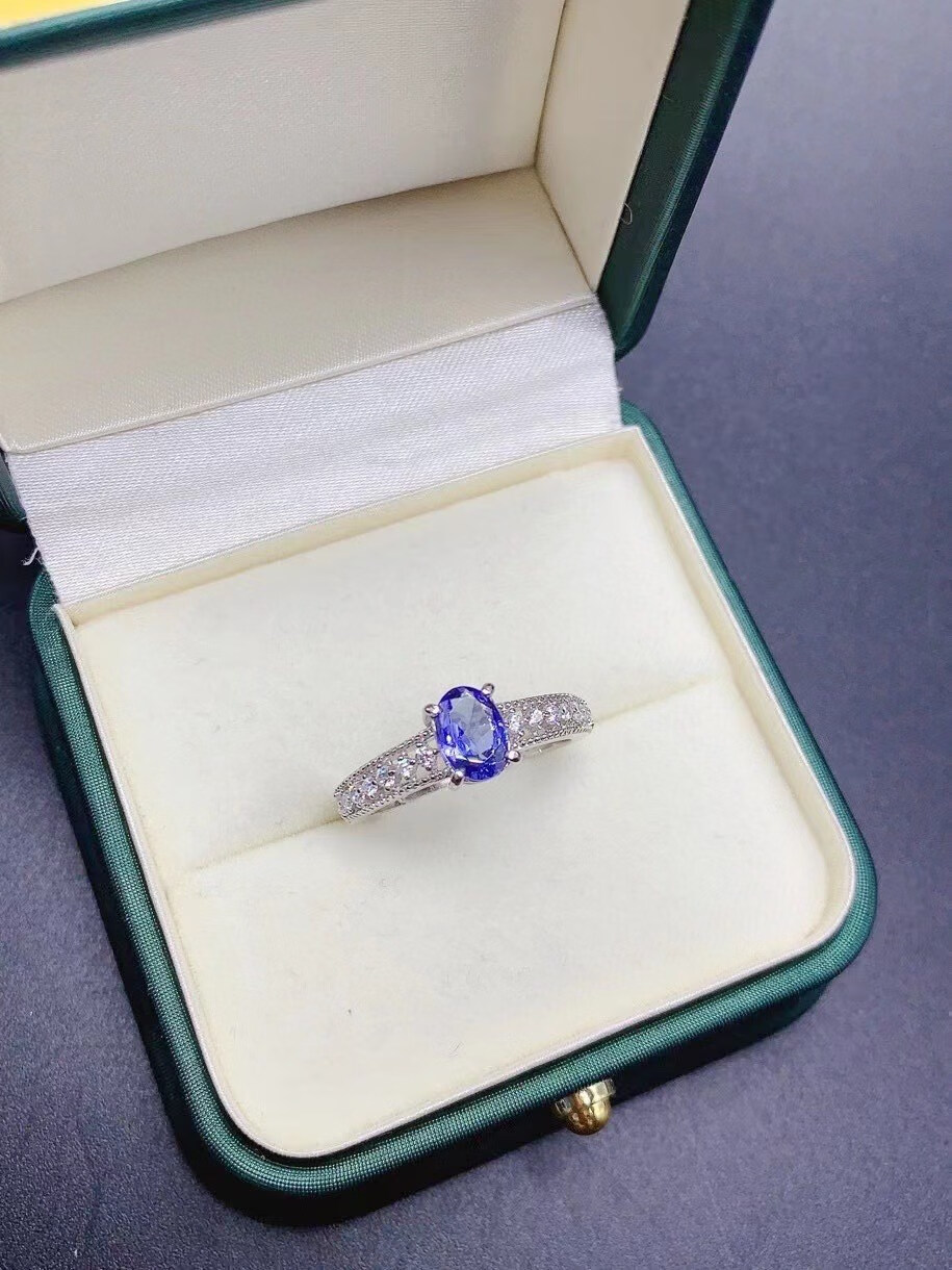 黛丝美坦桑石戒指镶嵌颜色浓郁简约时尚生日礼物