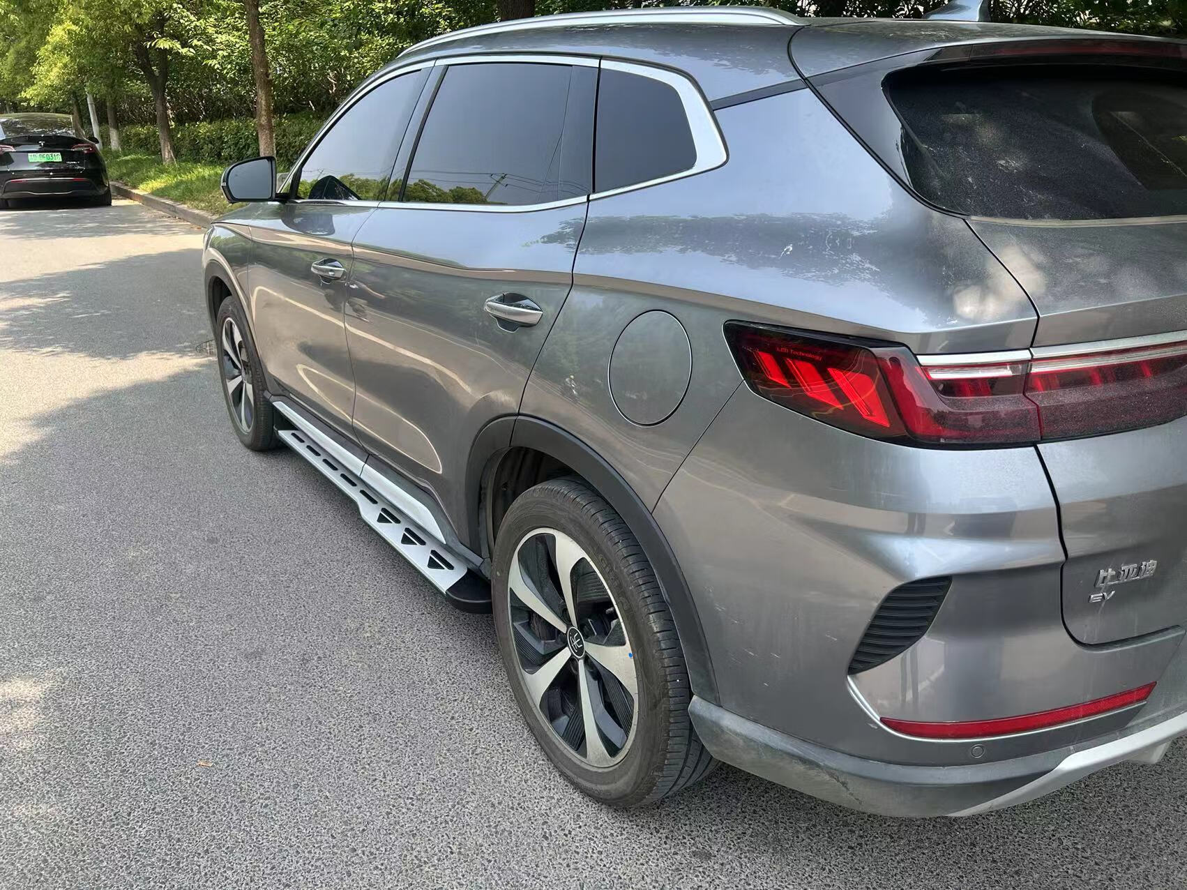 竡丞适用于宋plus踏板新款宋plus ev迎宾侧踏板元plus上下车脚踩踏板