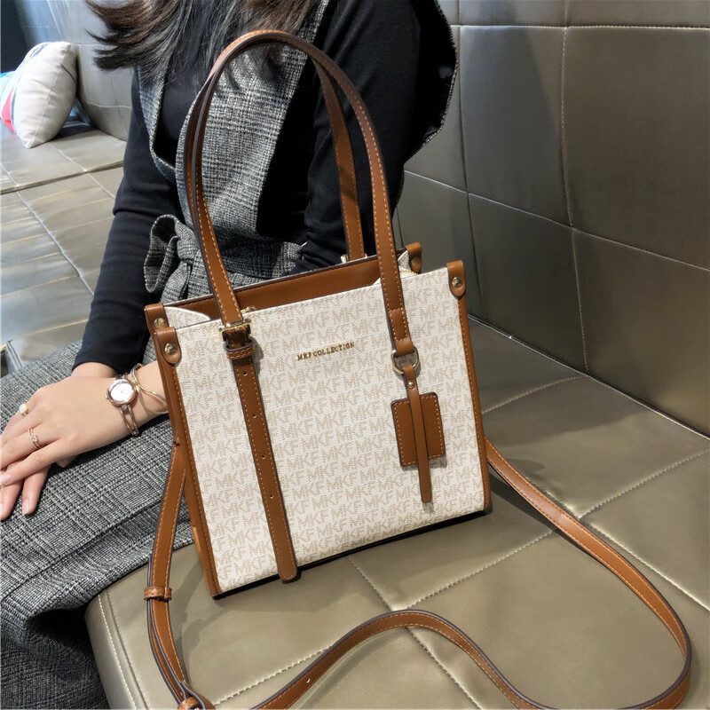 轻奢女包品牌排行榜前十名有哪些_轻奢女包品牌排行榜前十名
