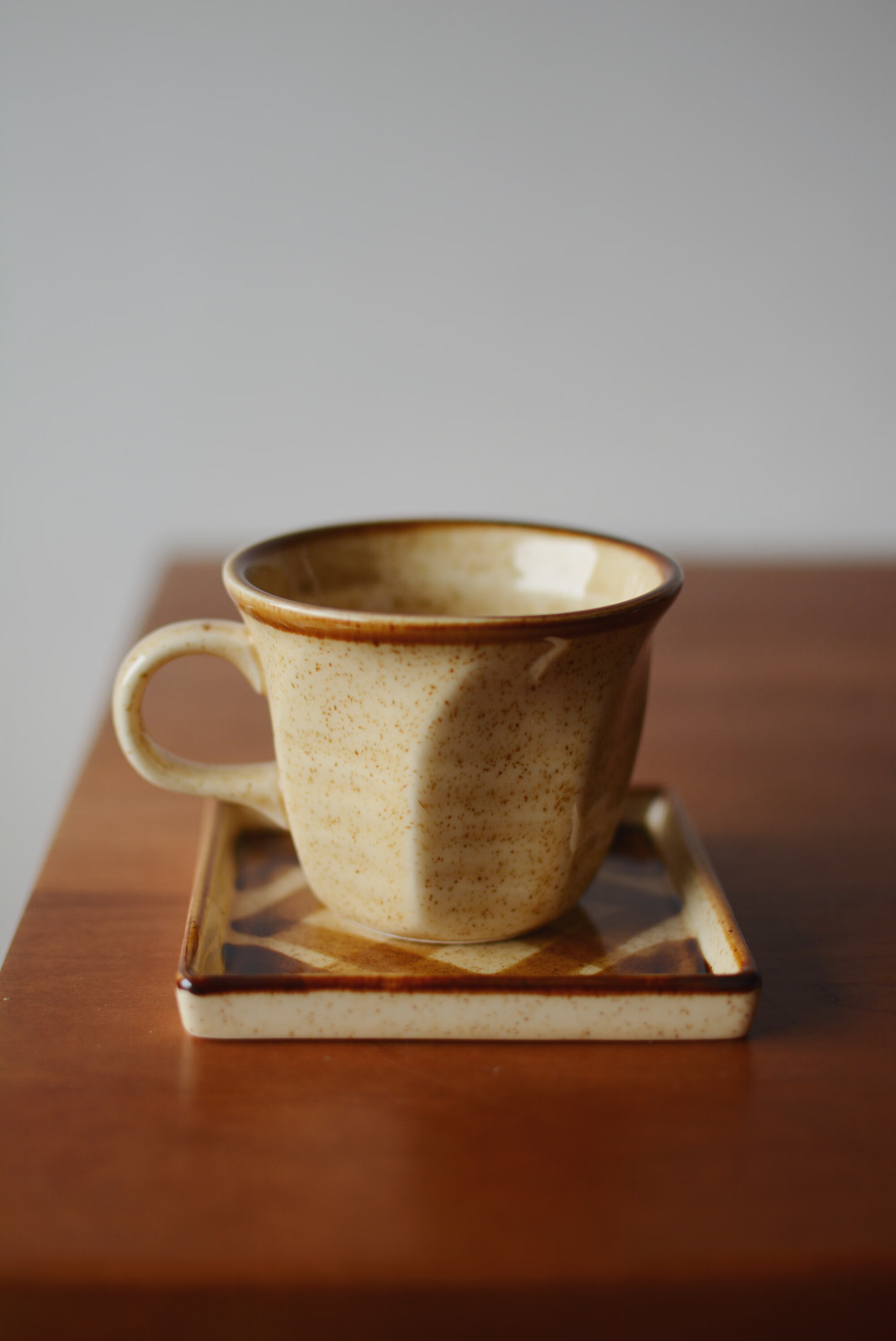 camus say手绘方碟咖啡杯 手冲拿铁卡布咖啡杯 手绘方碟咖啡杯-焦糖色