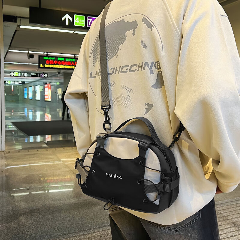 布燃机能风斜挎包男多种背法运动休闲手机港风工装包女腰包 灰黑色