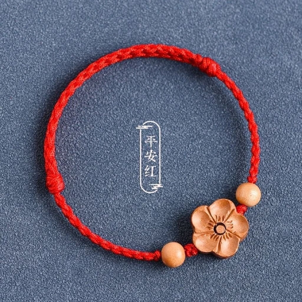 山頭林村桃木手鏈平安護(hù)身桃花紅繩手鏈腳鏈本命年轉(zhuǎn)運(yùn)珠桃木手串情侶禮物 1_桃木護(hù)身小花[平安紅手鏈]