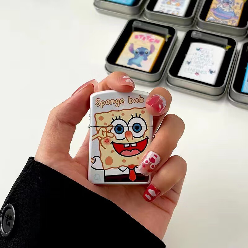 动漫网红人物可爱煤油防风打火机卡通砂轮个性创意 01海绵宝宝剪刀手