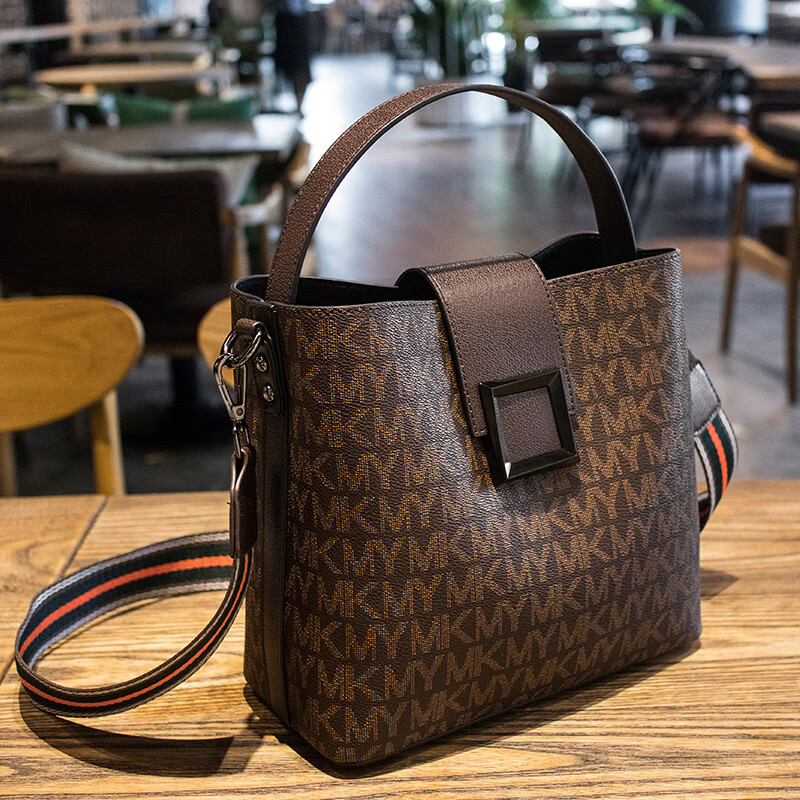 酷奇袋鼠真皮女包包2024新款潮女士时尚单肩斜挎包百搭手提水桶包