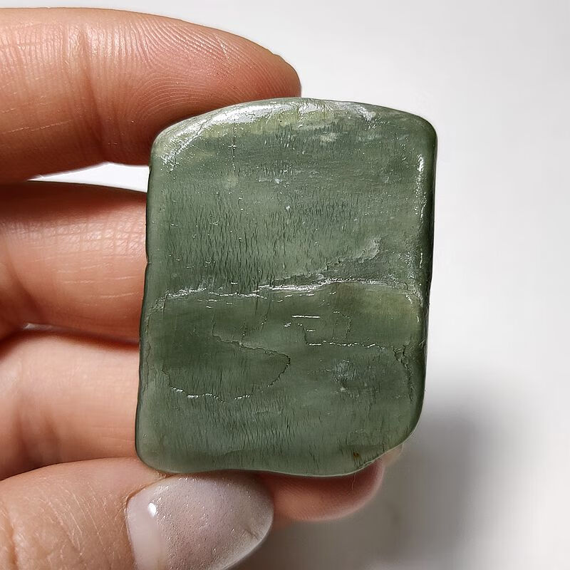 语森忆18克和田玉沙枣青玉山流水原石 沙枣青玉猫眼直闪石吊坠挂件 石