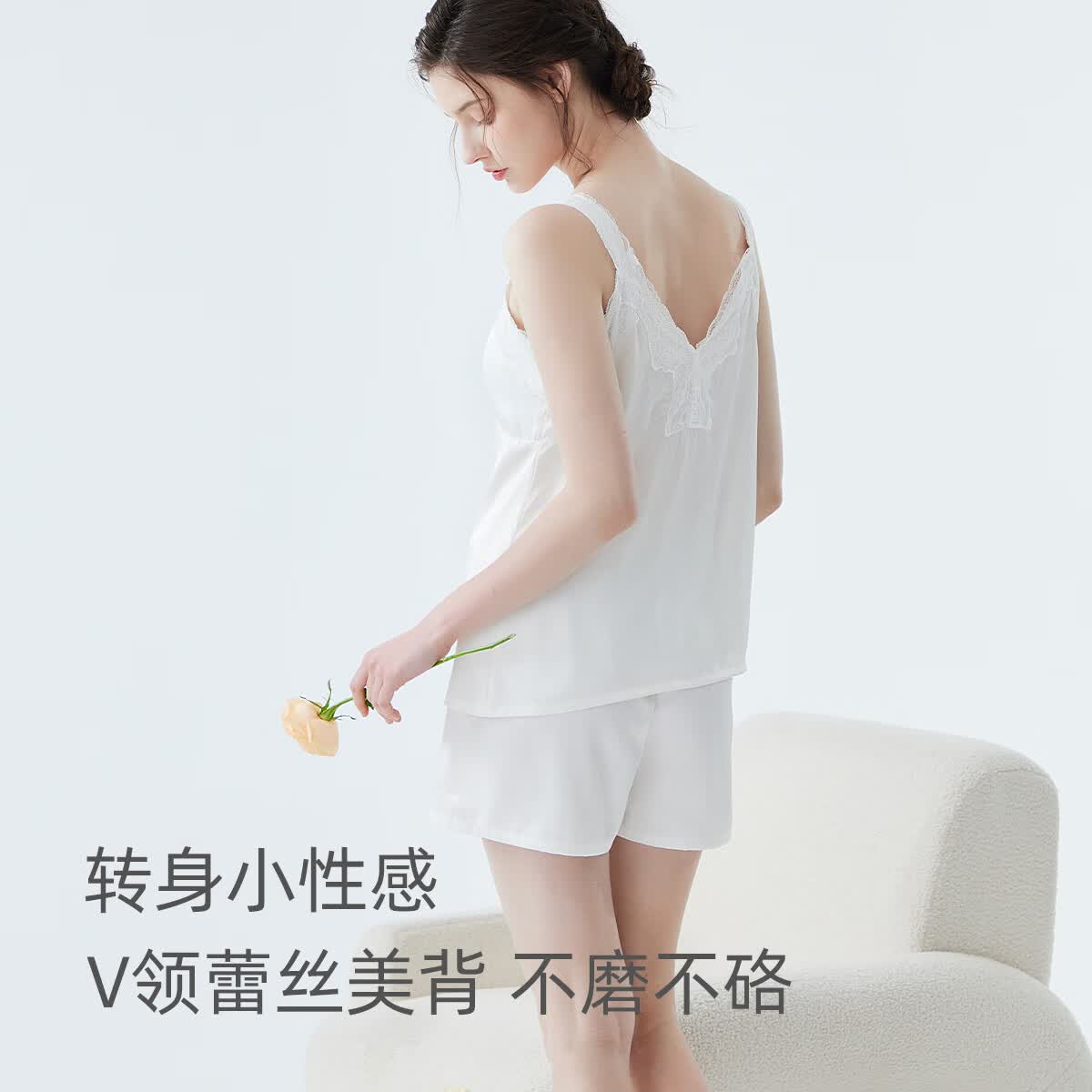 欧迪芬（Ordifen）女士睡衣女无袖背心短裤夏款冰丝带胸垫仿真丝家居服 白色 XL