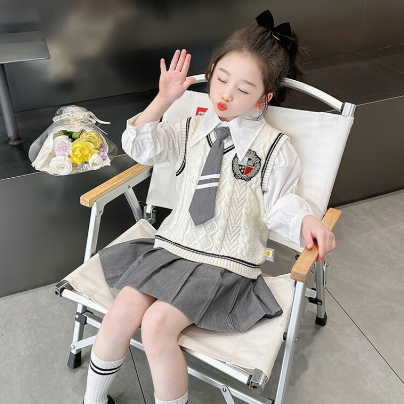 松果咔咔女童学院1-5岁套装2024春装时髦新款洋气儿童jk百褶裙三件套