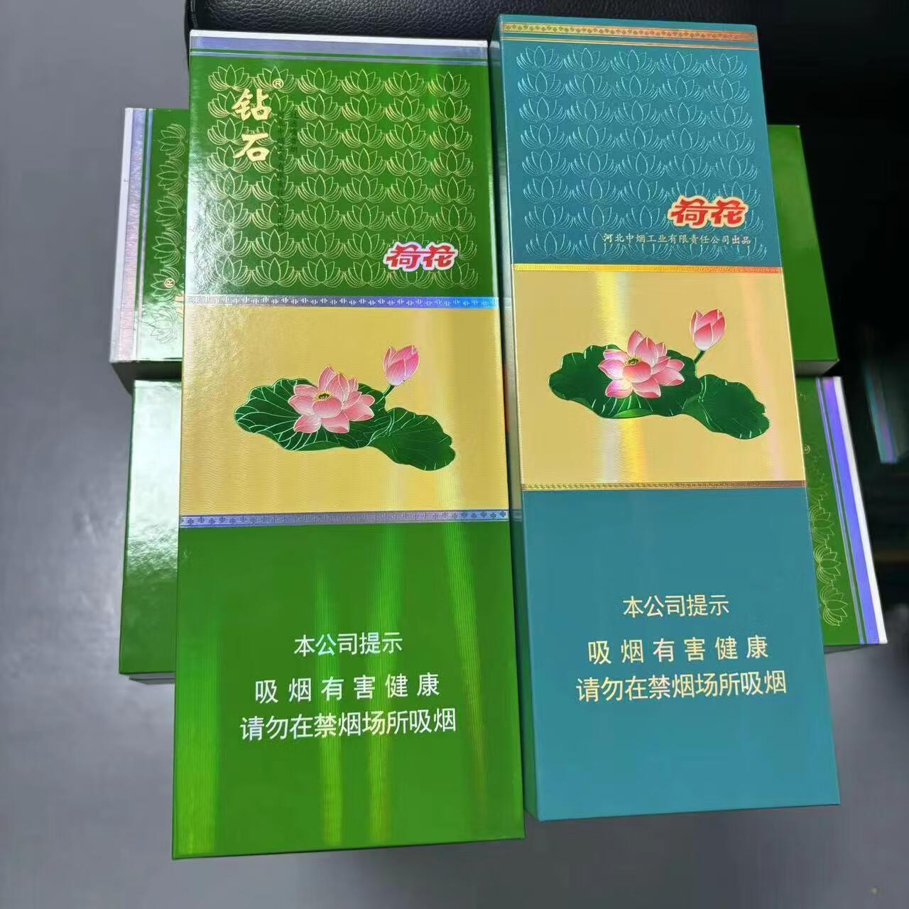 送50烟卡长条空烟盒硬盒烟卡烟牌收纳专用 荷花磁吸大盒粗细随机一个