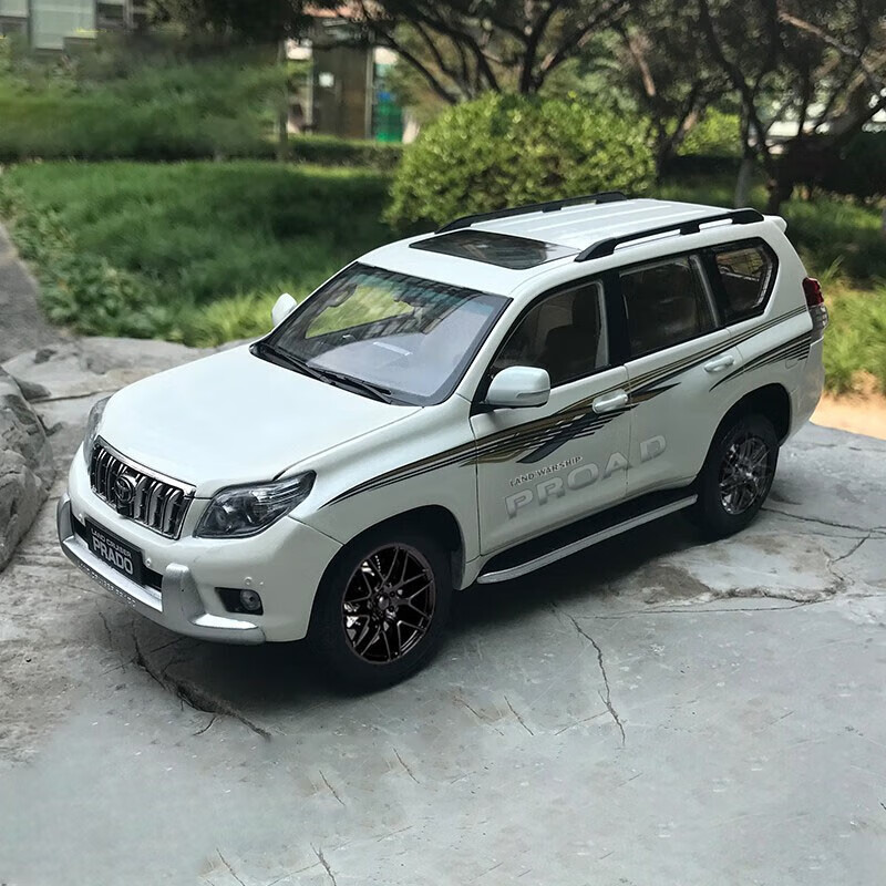 霸道越野1:18合金超车男生日新年礼物 1:18丰田霸道【白色】 通用规格