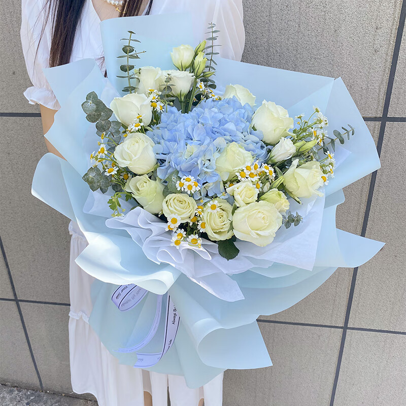 【星河与你】1朵蓝绣球11朵白玫瑰混搭花束