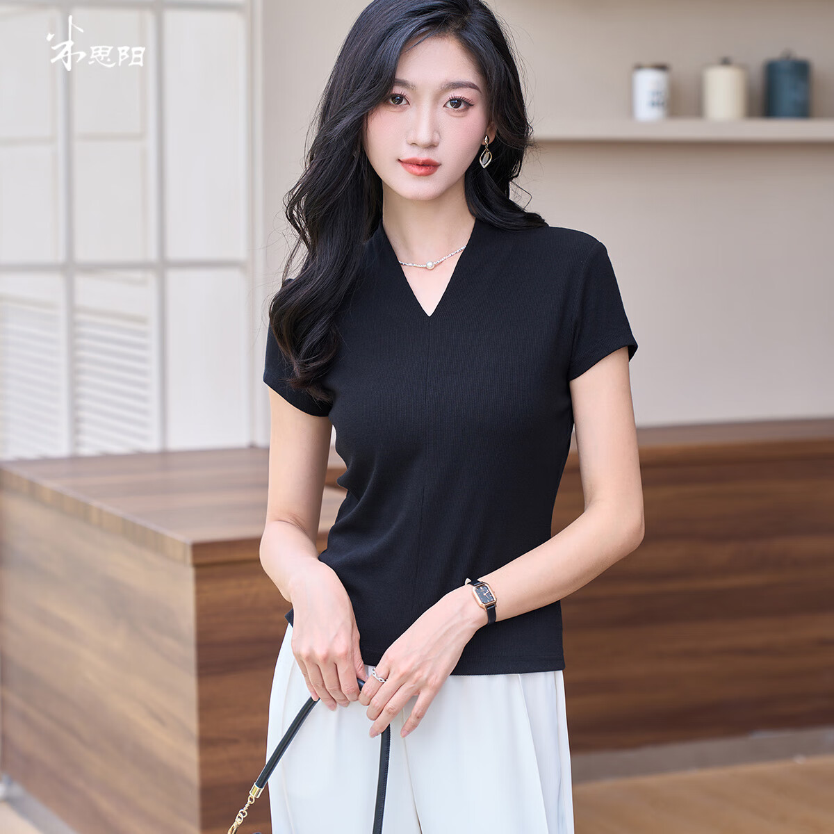 米思阳2024夏季新款时尚简约T恤显瘦纯色小个子V领上衣女2452 黑色 2XL