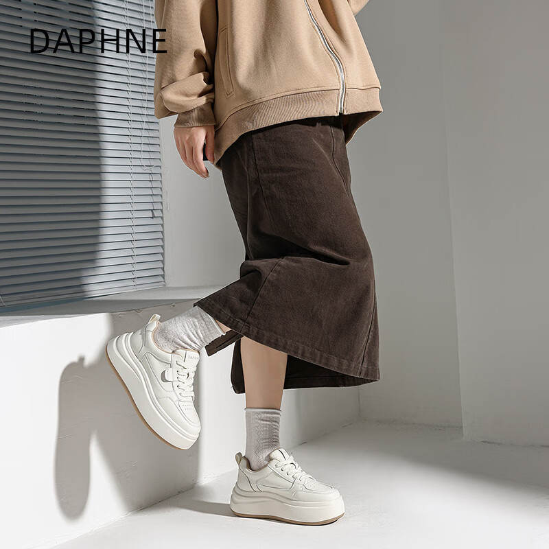 达芙妮真皮厚底小白鞋女2026春季新款增高简约板鞋轻便运动休闲鞋 米白 36