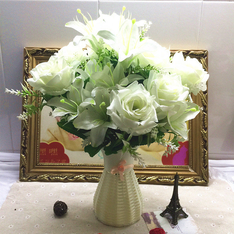 迎新必备 玫瑰百合花束套装假花单支客厅装饰花绢花餐桌摆件花卉靓派7头玫瑰百合3束 紫色 带花瓶 虎窝购 迎新必备 玫瑰百合花束套装假花单支客厅装饰花绢花餐桌摆件花卉靓派7头玫瑰百合3束 紫色 带花瓶 虎窝购