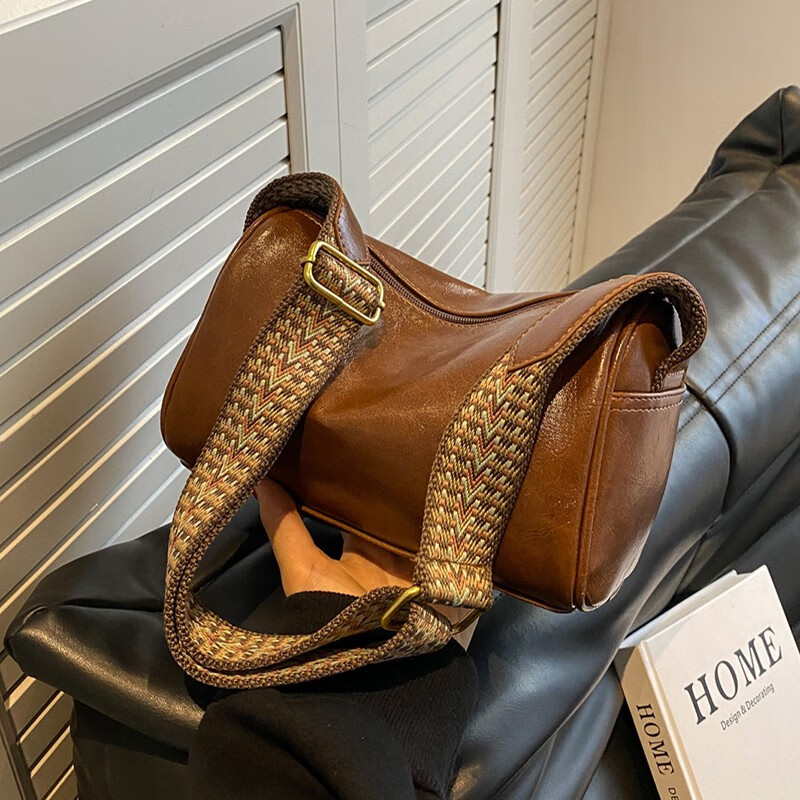 慕昂(moveon)高级感秋冬宽带小包包女2022新款潮时尚复古单肩包洋气斜