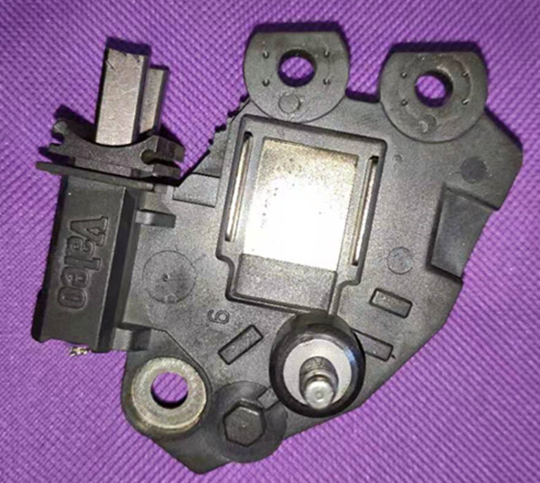 odek适用宝马523 e66530 730 e60 740 x5e70x6n52n55发电机调节器 原