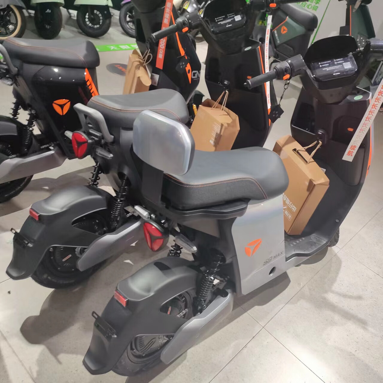 林哇 适用雅迪冠能s9max配件电动车改装加长坐垫一体座靠背尾箱加装