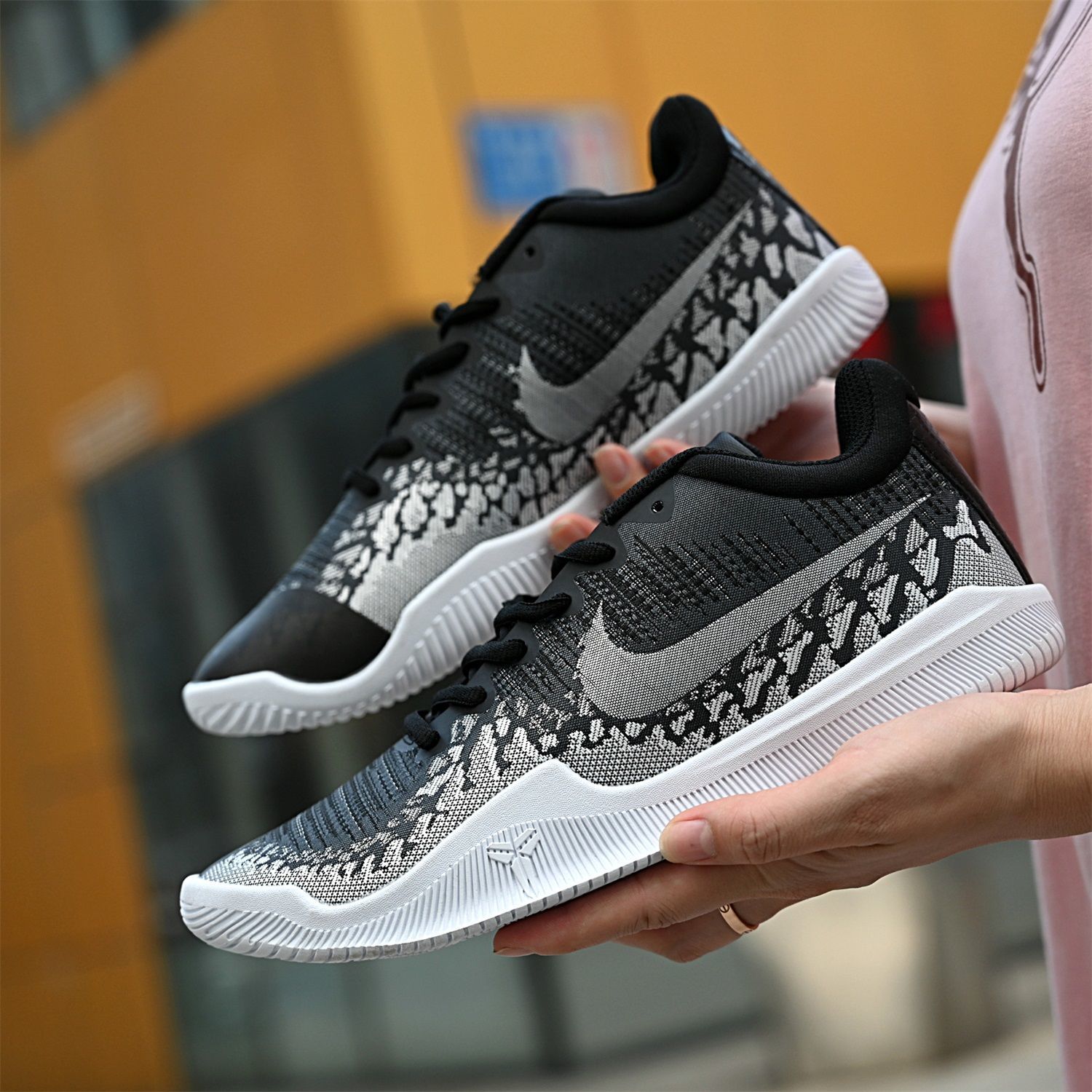 nike耐克aj新款 科比曼巴精神4篮球鞋耐磨减震实战男运动鞋子 黑灰