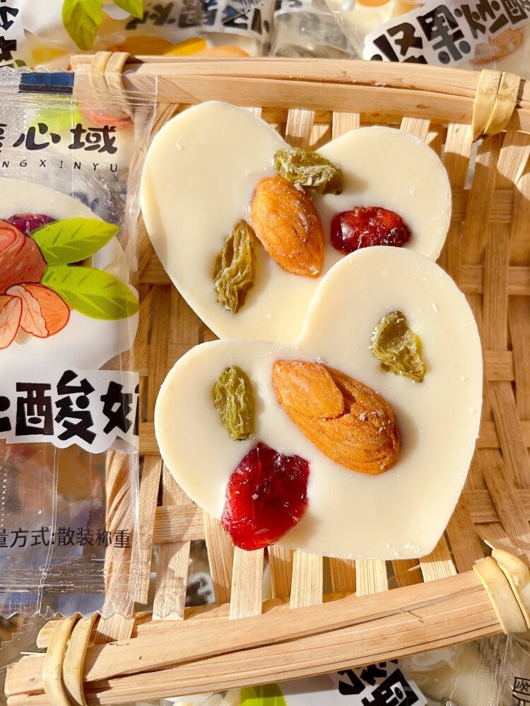 颜堂疆心域新疆爱心炒酸奶酸甜可口网红零食新疆直发巴旦木坚果炒酸奶