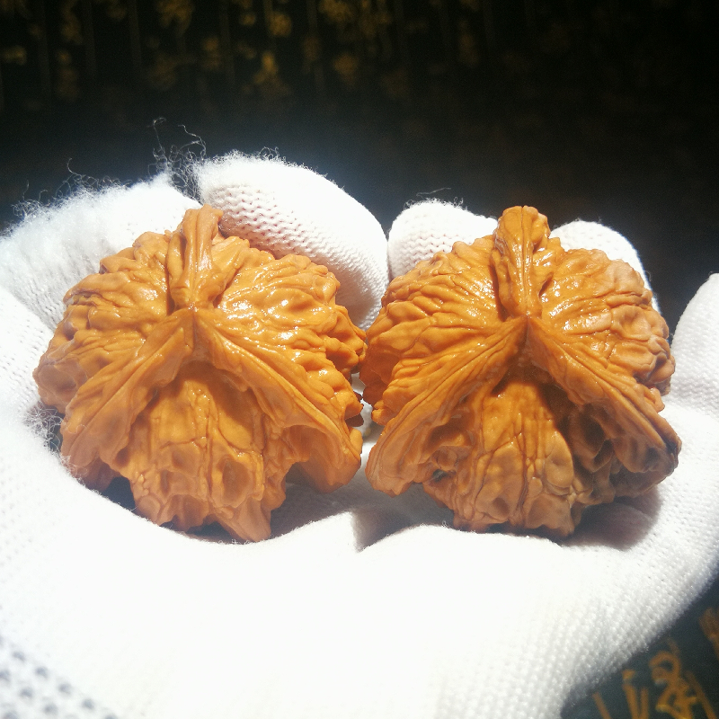 欧费罗 收藏精品天然盘山文玩核桃野生三菱大奔正奔狮子头官帽手把件