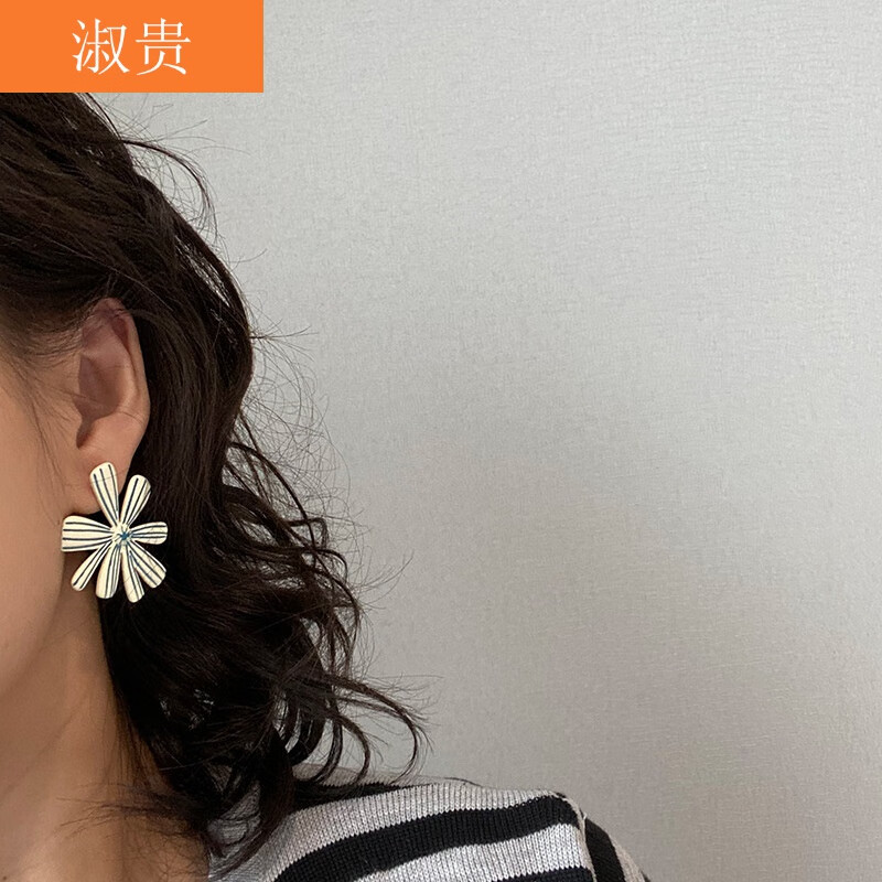 淑貴 s925銀針 趣味不對稱花朵線條耳釘 夸張港風耳環(huán)不規(guī)則小清新耳 銀針一對