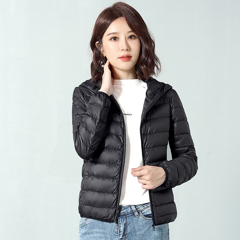 高档品牌轻奢女装2021冬新轻薄羽绒服女短款连帽90白鸭绒运动休闲显瘦
