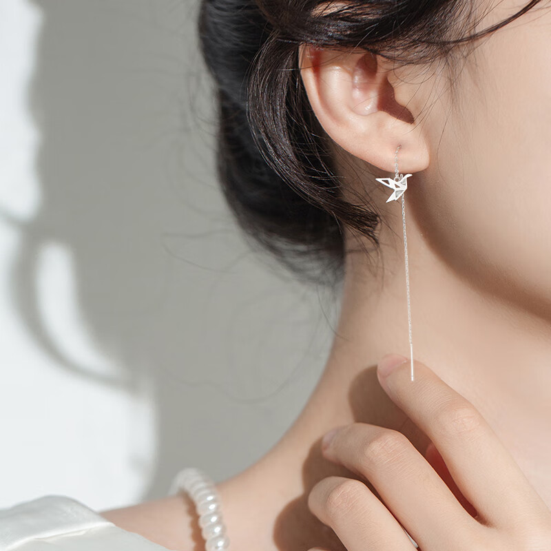 她廷    银色千纸鹤流苏耳线女新款潮小众设计感耳环长款耳线秋冬耳饰