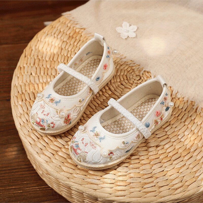 can)织蚕2024年新款汉服鞋子女童古装古风儿童绣花鞋表演兔子图案可爱