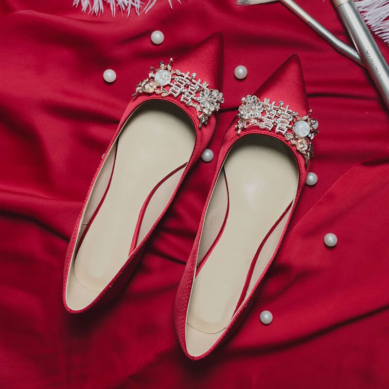 同恰青婚鞋女结婚新娘平底鞋孕妇防滑浅口尖头单鞋红色秀禾服鞋子水晶