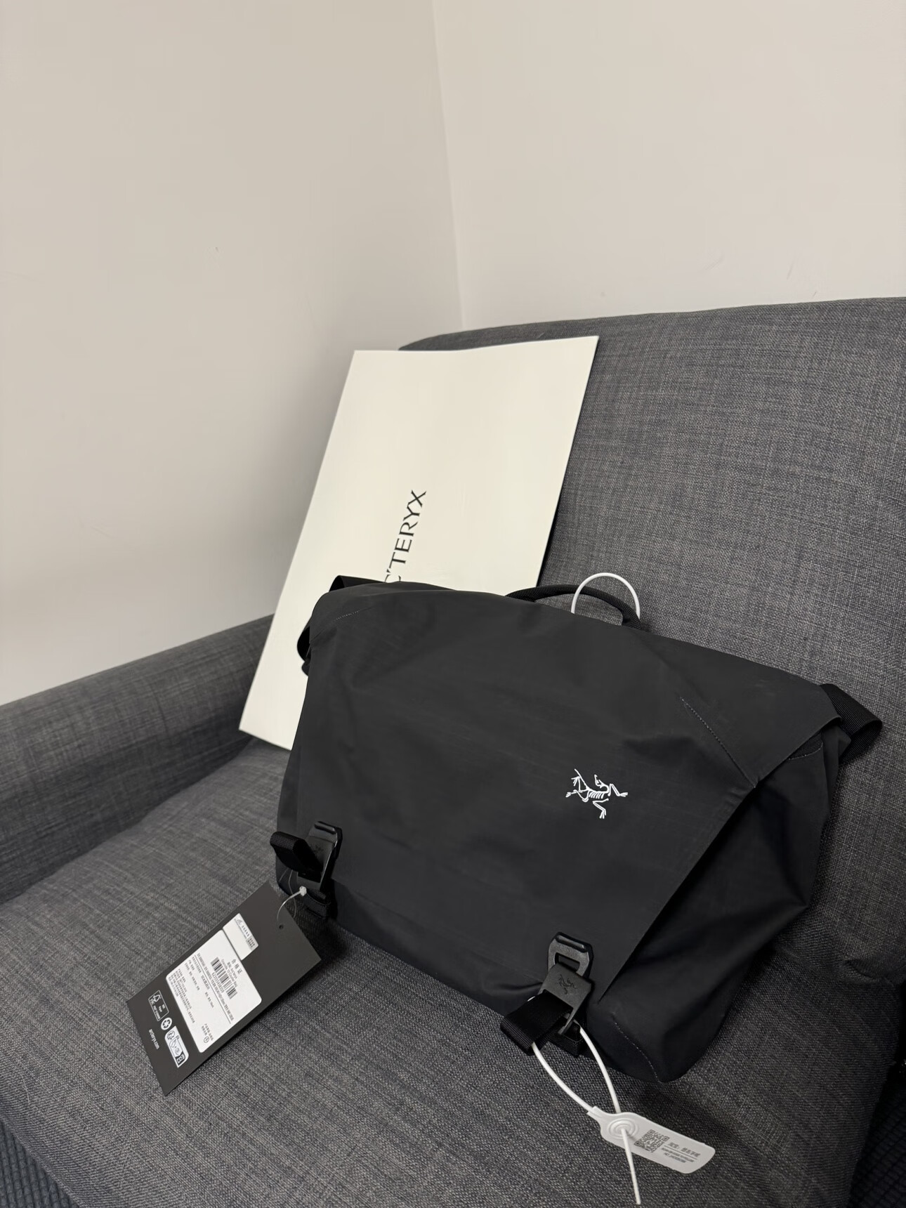 始祖鸟（ARC’TERYX）arcteryx邮差包斜挎包防水户外包Granville10 courier bag 黑色10L（24款）