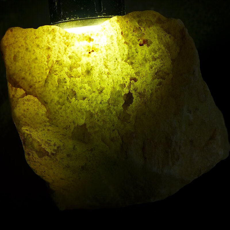 打灯通透天然a货翡翠原石拍卖252.23g l