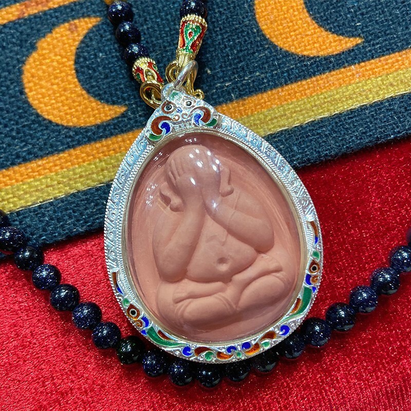 泰国龙婆坤2557必达掩面佛牌吊坠 珐琅银外壳带鉴定卡项链 图片色