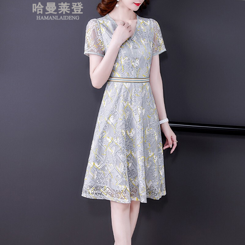 连衣裙女装2021年夏季新品短袖蕾丝印花裙子女夏装小个子修身收腰女士