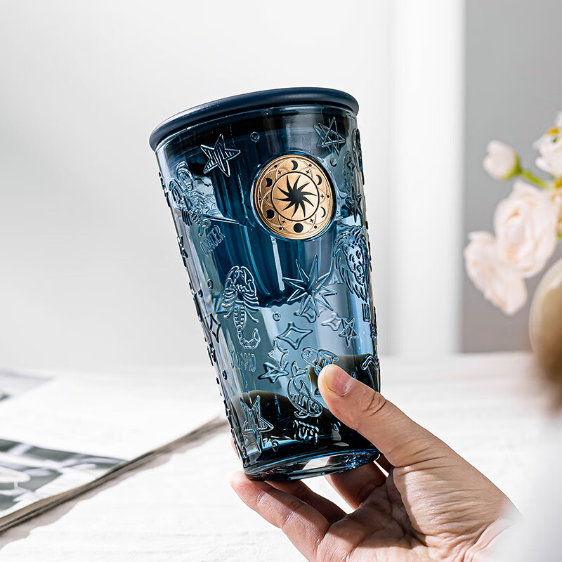 乐唯诗(NERVISHI)大容量网红吸管杯绿色冰美式咖啡玻璃杯有盖高颜值创意浮雕水杯子 墨兰星座杯【金色印章】 450ml 1只