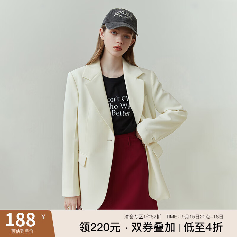 范思蓝恩23FS11220 韩版垫肩西装外套女2023秋季新款复古休闲西服 奶白色 L怎么看?