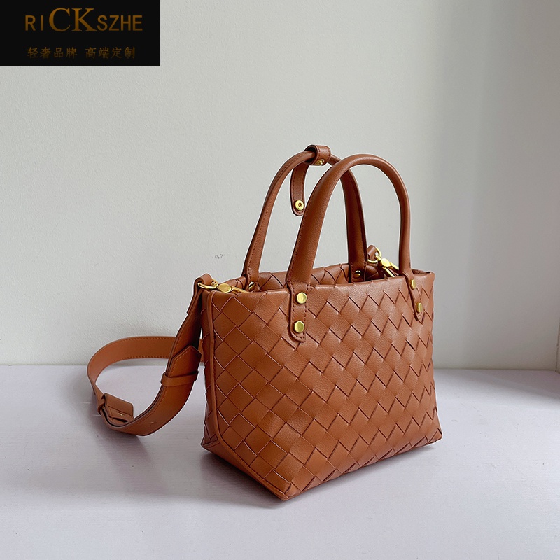 ri ck szhe轻奢侈品牌女包新款包包女小众手提包真皮编织小水桶包感