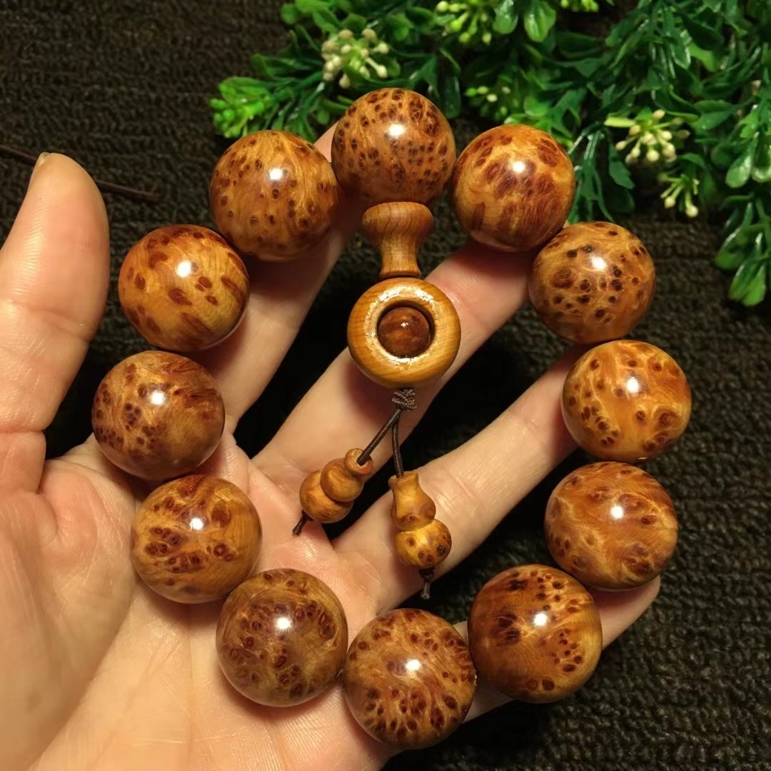 崖柏凉山料满瘤疤2.0cm手串,油性好,易盘玩