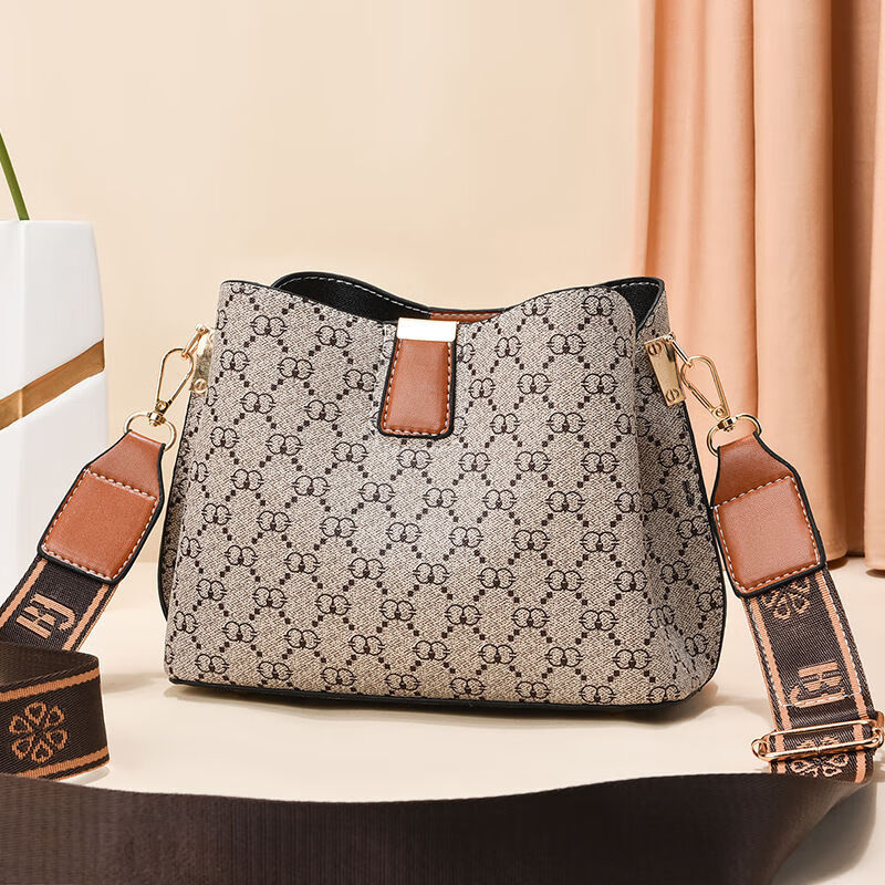 酷奇袋鼠(kuqidaishu)水桶包2023新款韩版时尚洋气单肩斜挎女包印花宽