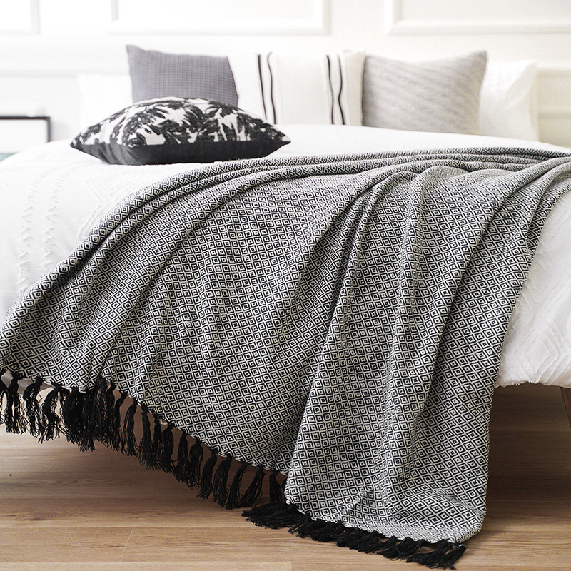 OLIVER TEXTILES北欧针织格子沙发毯午睡毯空调毛毯客厅民宿装饰毯床尾毯搭巾 黑色 140x260cm（含流苏）