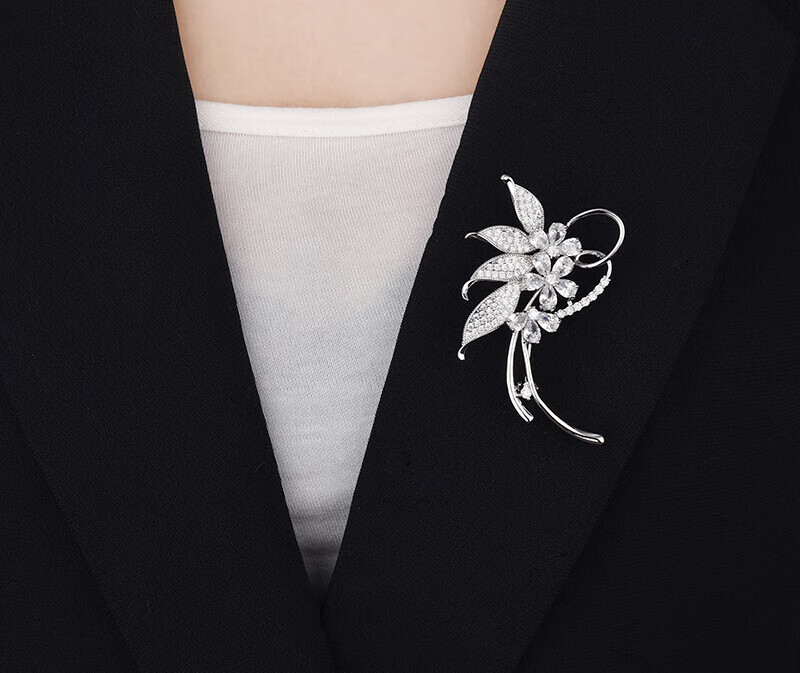 黛丝美花朵胸针女潮个性气质胸花百搭大气西装大衣别针配饰 银色