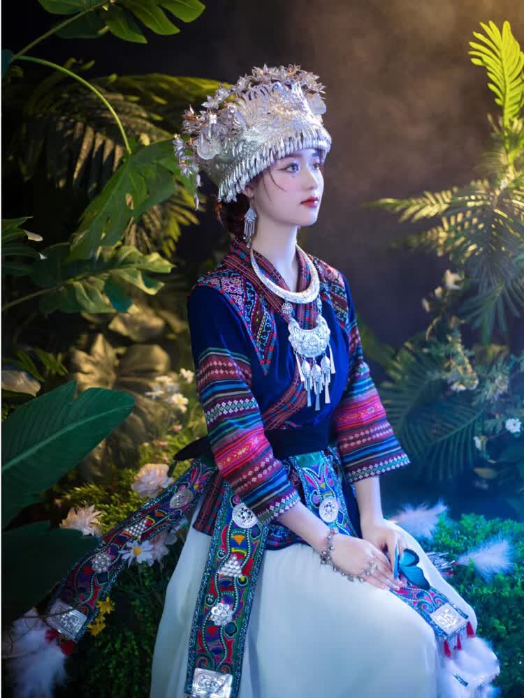 京蝌蝌苗族服装女项圈土族苗少女舞台演出服少数民族套装 刺绣上衣