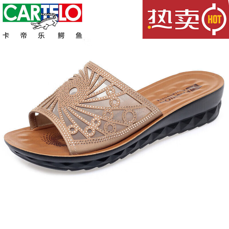 卡帝乐鳄鱼(cartelo)品牌真皮拖鞋夏季凉拖鞋女2024新款坡跟软底防滑
